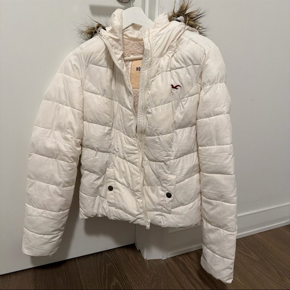 Hollister Cream Puffer Jacket with Faux Fur Trim